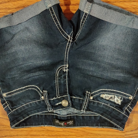 Women's shorts - Picture 2 of 2